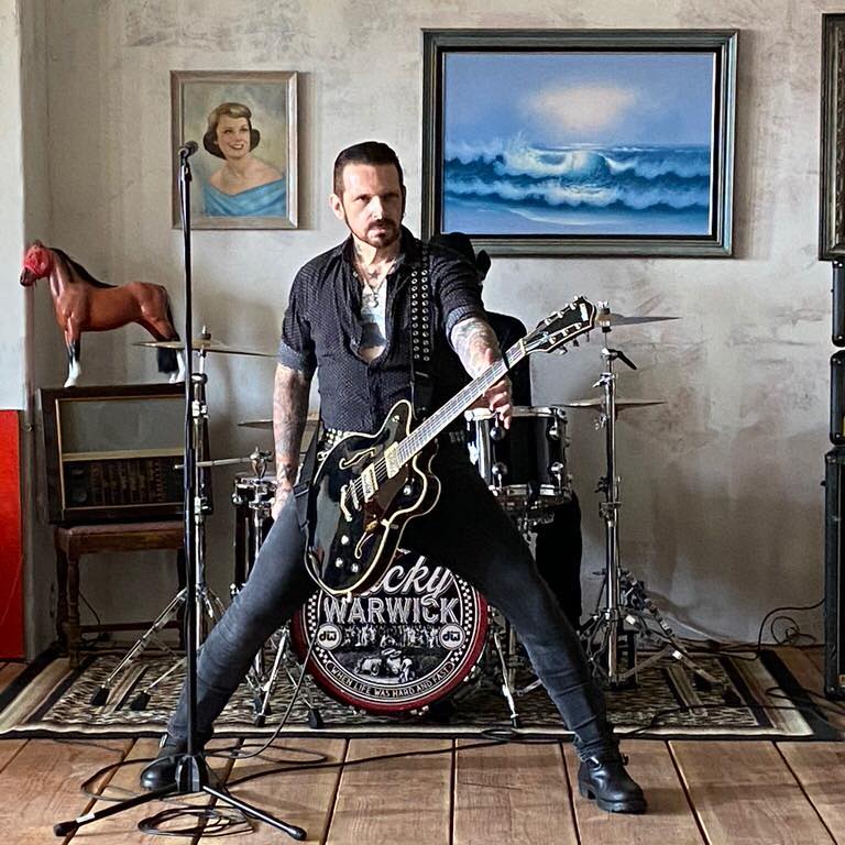 Ricky Warwick brings his Fighting Hearts to Madding Crowd 25th March